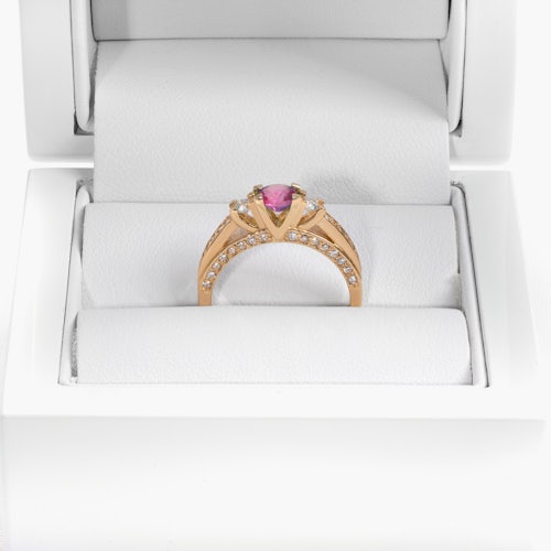 Pierścionek Red Passion: złoty, rubin